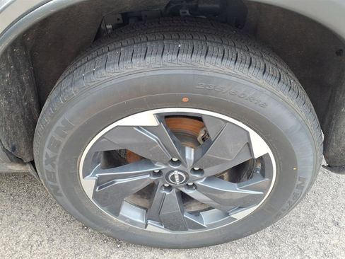 Used 2024 Nissan Rogue SV image 10