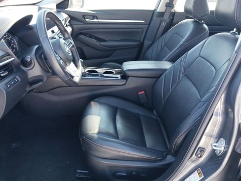 Used 2024 Nissan Altima 2.5 SR w/ SR Premium Package image 16