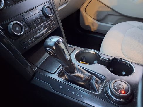 Used 2019 Ford Explorer XLT image 17