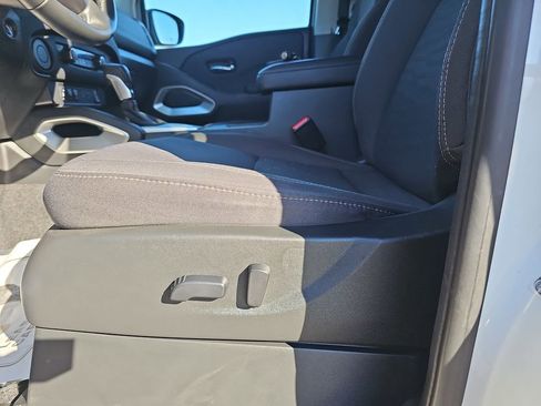 Used 2024 Nissan Frontier SV w/ SV Convenience Package image 29