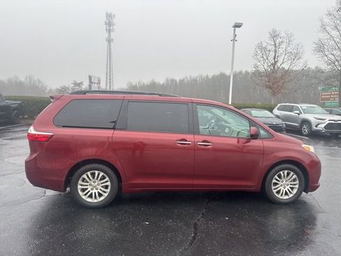 Used 2016 Toyota Sienna XLE Premium image 7