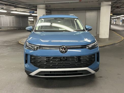 New 2025 Volkswagen Tiguan SE image 32