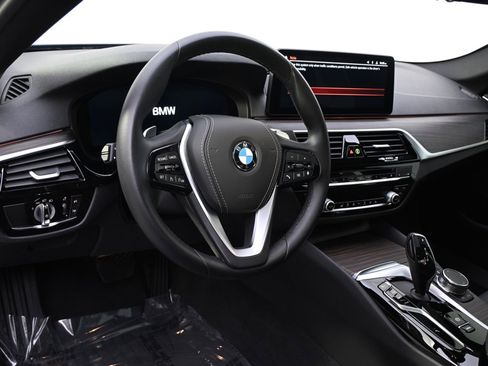 Used 2023 BMW 540i w/ Convenience Package image 11