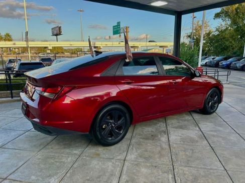 Used 2023 Hyundai Elantra SEL w/ Preferred Accessory Package image 4