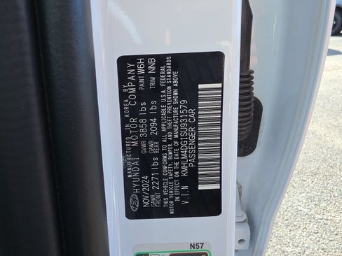 Used 2025 Hyundai Elantra Sport FWD image 30
