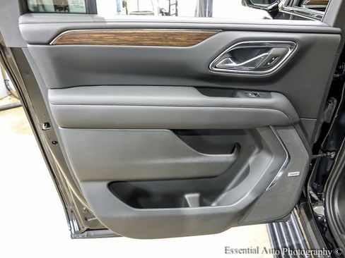 Used 2024 Chevrolet Suburban High Country AWD/4WD image 23