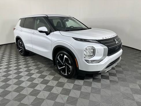 Used 2023 Mitsubishi Outlander SE AWD/4WD image 12