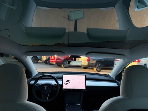 Used 2021 Tesla Model Y Long Range image 17