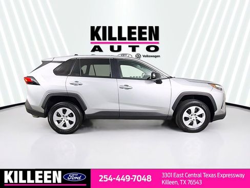 Used 2024 Toyota RAV4 LE image 9