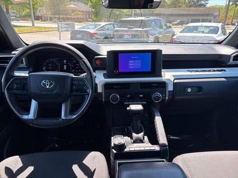 Used 2024 Toyota Tacoma TRD Off-Road AWD/4WD image 10