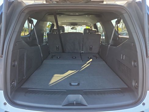 Used 2024 GMC Yukon XL SLT image 6