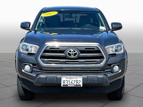 Used 2017 Toyota Tacoma SR5 AWD/4WD image 3