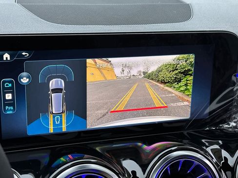 New 2026 Mercedes-Benz GLB 250 image 18