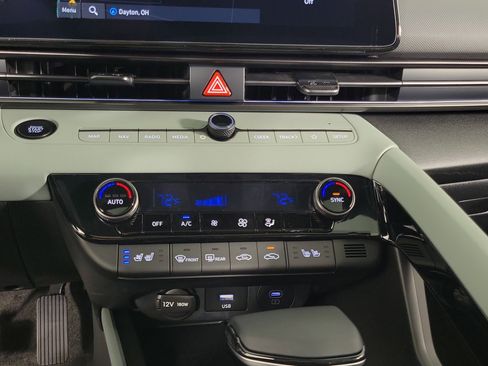 New 2025 Hyundai Elantra Limited image 16