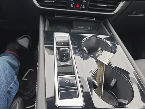 Used 2024 Volkswagen Atlas SE image 19