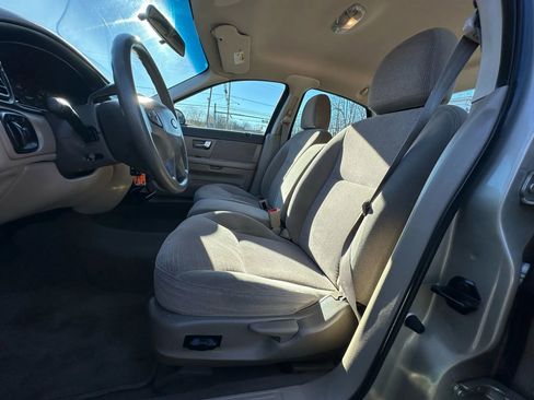 Used 2001 Ford Taurus SE image 13