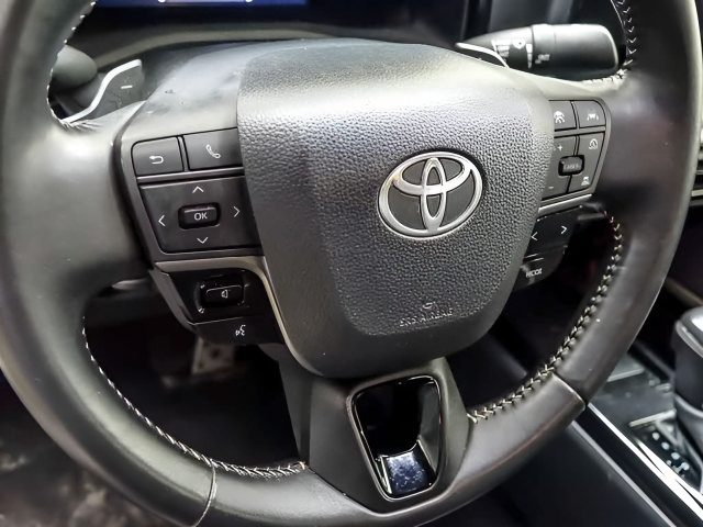 Used 2025 Toyota Camry SE FWD image 11