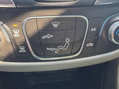 Used 2018 Chevrolet Equinox LS image 28