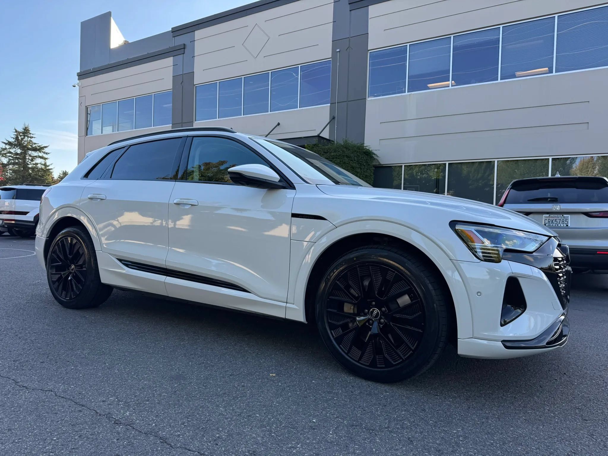 Used 2024 Audi Q8 e-tron Prestige w/ Prestige Package AWD/4WD image 1