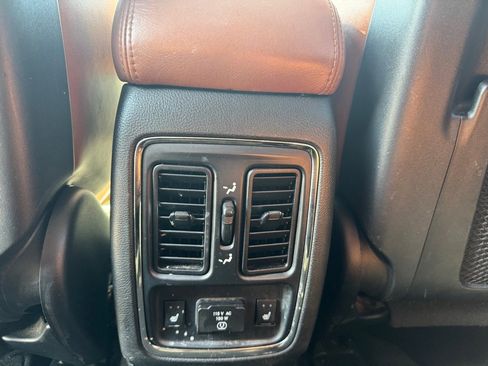 Used 2013 Jeep Grand Cherokee Overland image 14