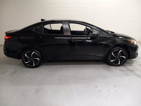 Used 2024 Nissan Versa SR image 2