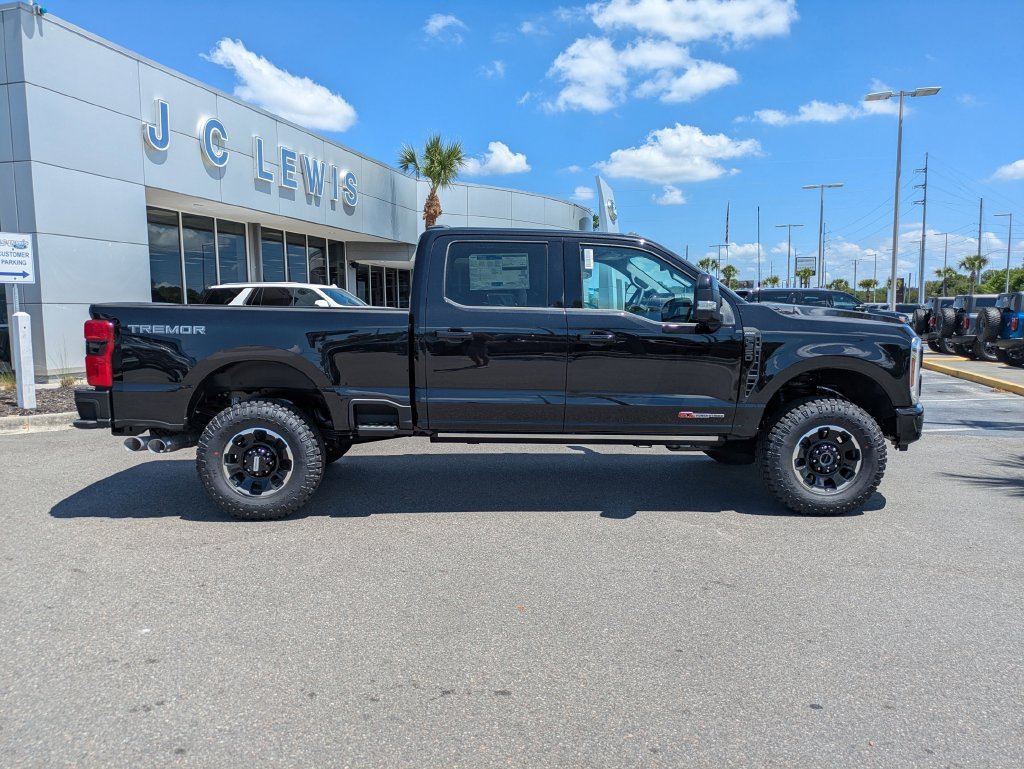 New 2026 Ford F350 Lariat w/ Tremor Off-Road Package AWD/4WD image 3