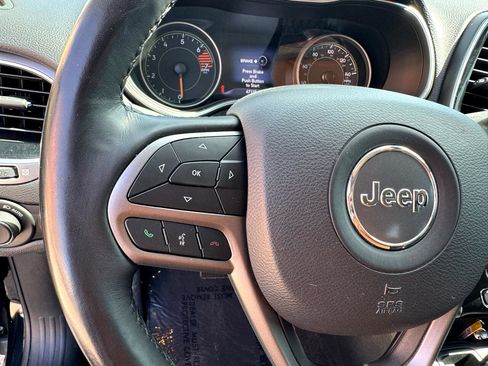 Used 2020 Jeep Cherokee Limited image 28