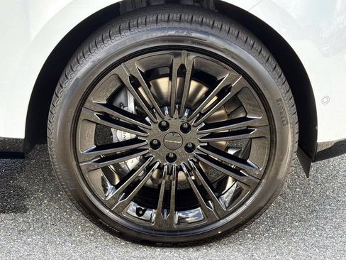 New 2026 Land Rover Range Rover Long Wheelbase SE AWD/4WD image 9