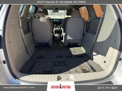 Used 2017 Kia Sedona LX image 17