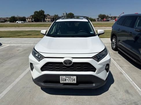 Used 2019 Toyota RAV4 XLE w/ Convenience Package AWD/4WD image 3