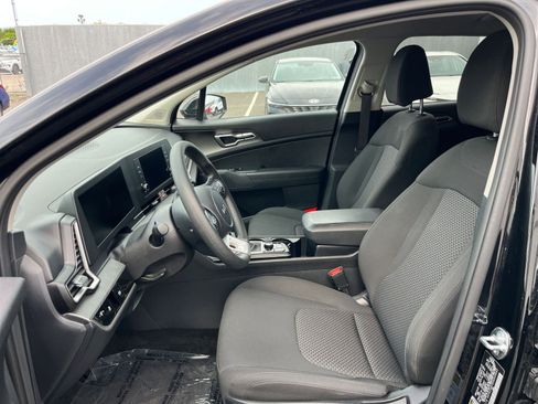 Used 2025 Kia Sportage LX FWD image 34