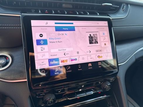 New 2025 Jeep Grand Cherokee L Limited w/ Trailer Tow Package image 19