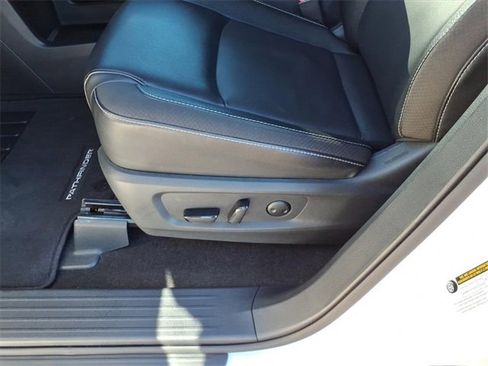 Certified 2024 Nissan Pathfinder SL image 5