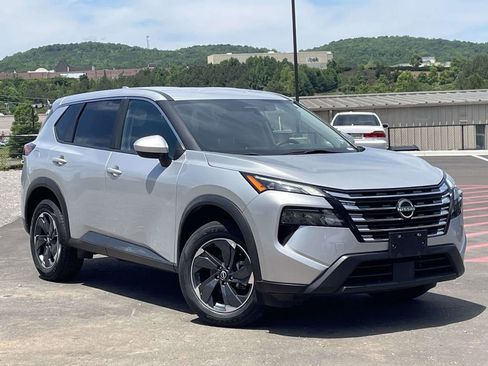 Used 2024 Nissan Rogue SV FWD image 1