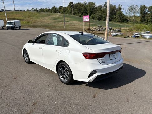 Used 2023 Kia Forte LXS image 3