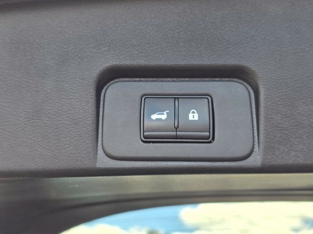 Used 2025 Nissan Rogue SV AWD/4WD image 13