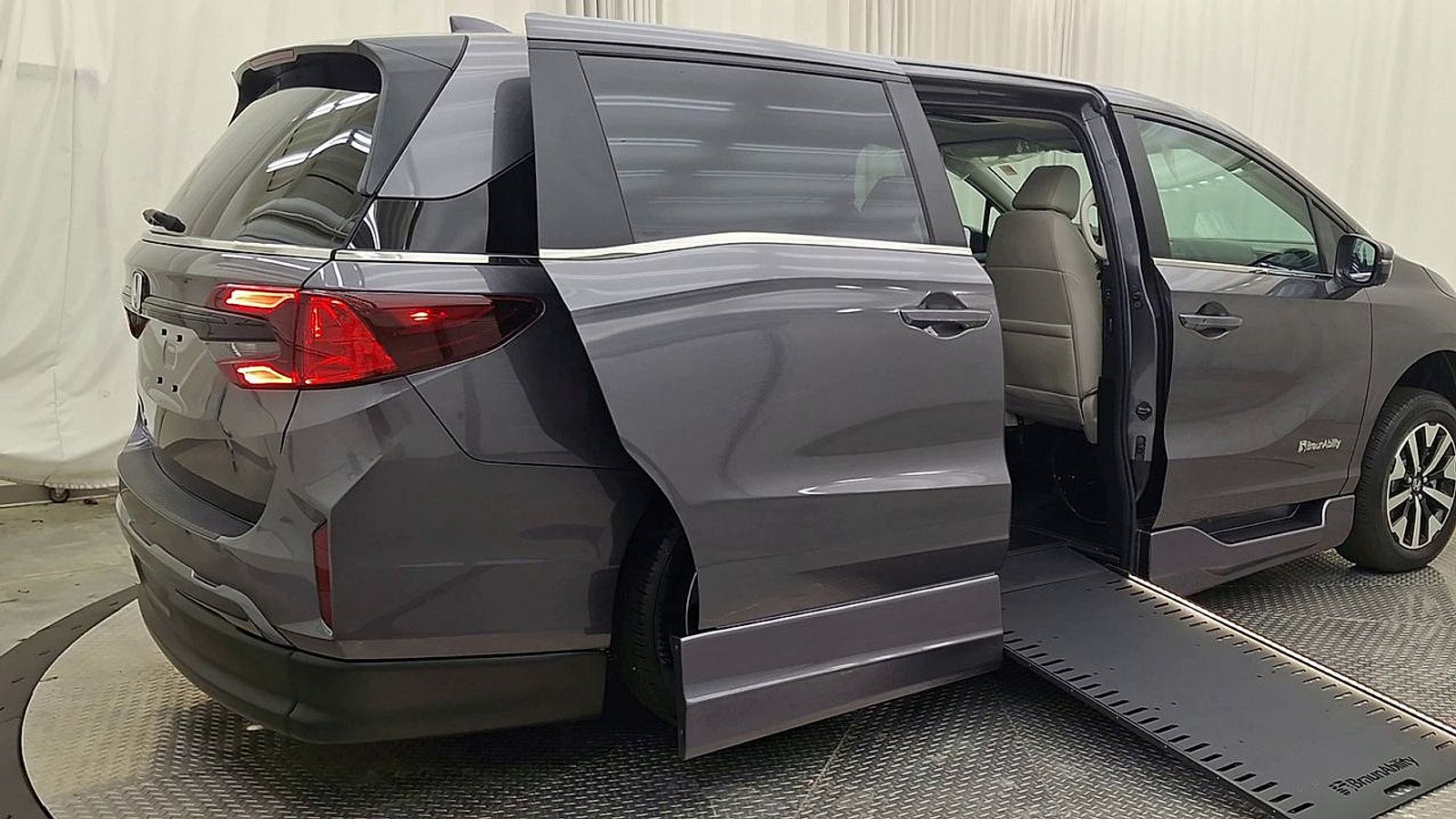 Used 2026 Honda Odyssey EX-L image 4