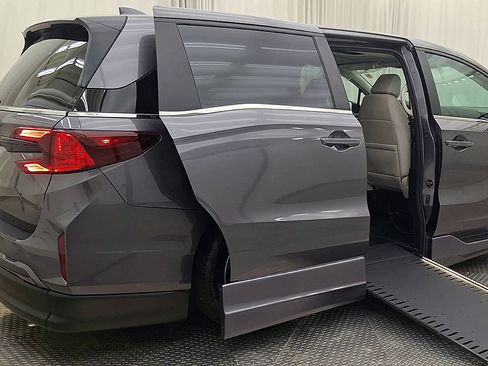 Used 2026 Honda Odyssey EX-L image 4