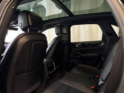Certified 2023 Porsche Cayenne AWD/4WD image 24