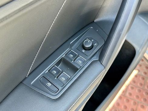 Used 2023 Volkswagen Tiguan SE FWD image 8