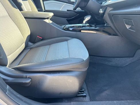 Certified 2025 Chevrolet Trax LT w/ LT Convenience Package image 13