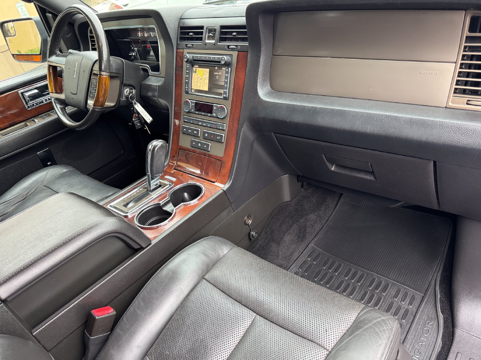 Used 2012 Lincoln Navigator L 4WD image 24