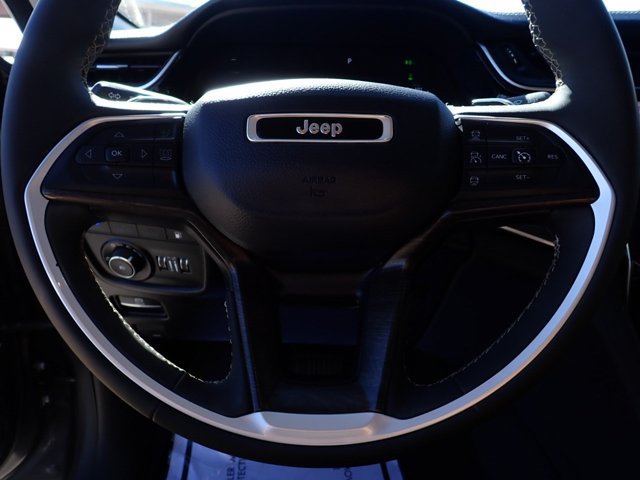 Used 2023 Jeep Grand Cherokee 30th Anniversary AWD/4WD image 17