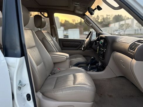 Used 2000 Toyota Land Cruiser w/ Convenience Pkg AWD/4WD image 39