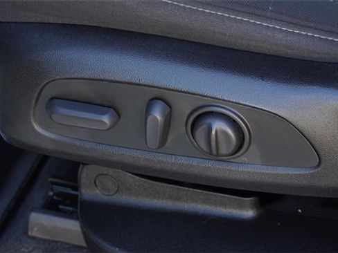 Used 2023 Chevrolet Traverse LT image 22