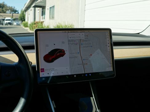 Used 2018 Tesla Model 3 Mid Range RWD image 35