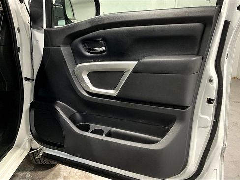 Used 2023 Nissan Titan SV image 22