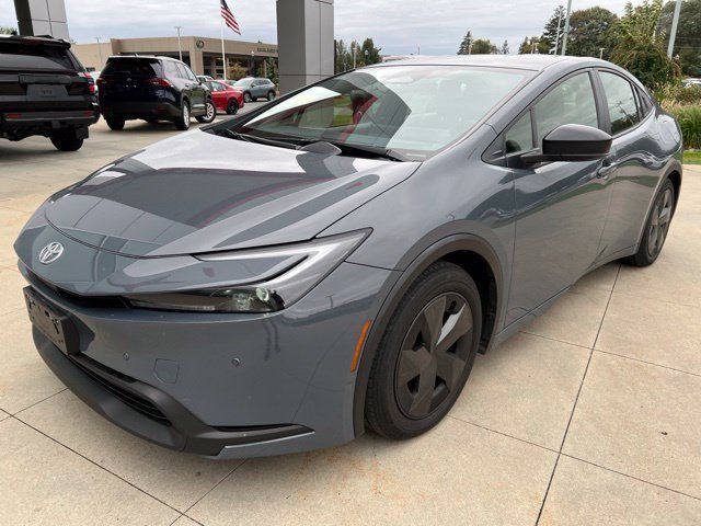 Used 2025 Toyota Prius LE FWD image 3