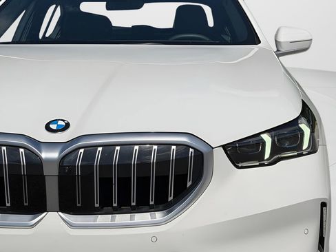 Used 2026 BMW 530i RWD image 23