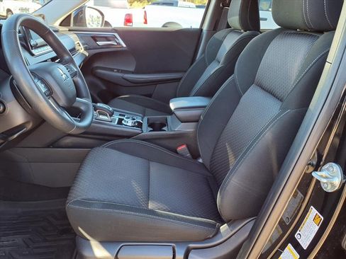 Used 2024 Mitsubishi Outlander ES image 25